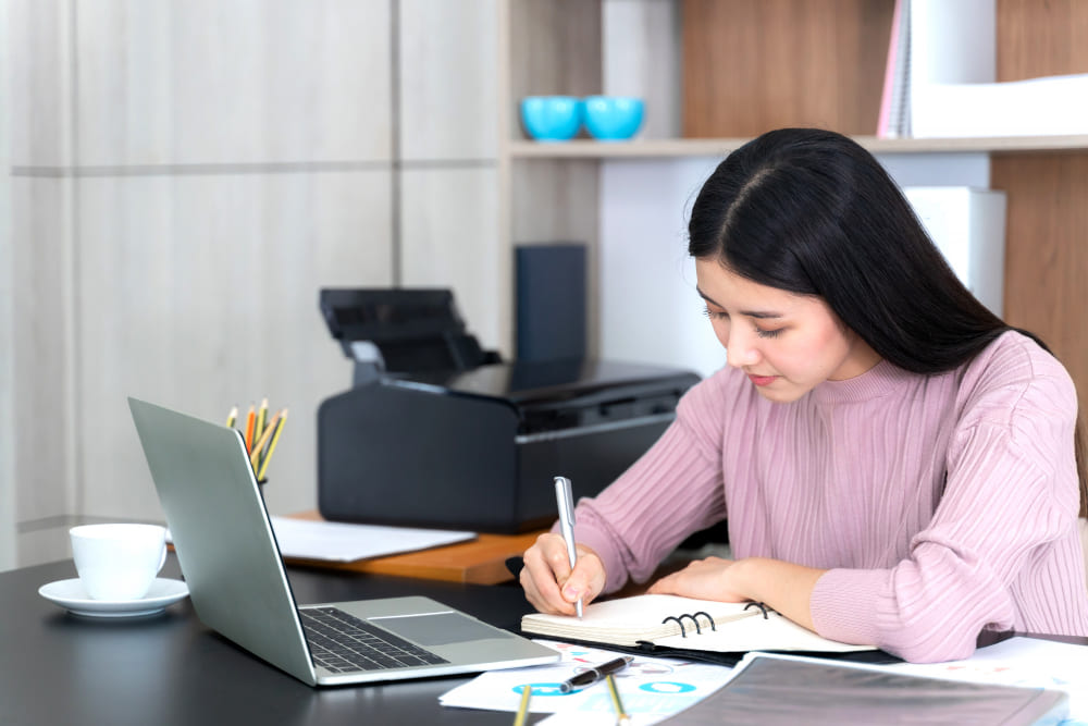 Career paths for professionals with CPA and ACCA accreditation